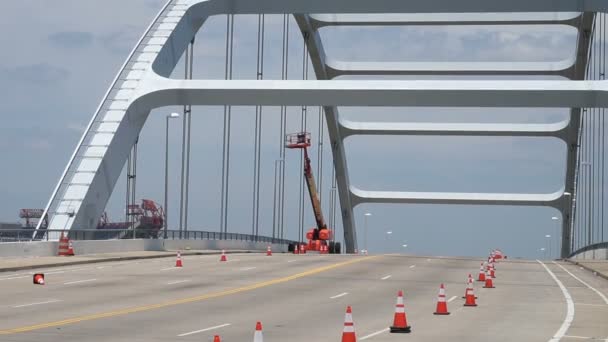 Auto's Over Korean dierenartsen Memorial Bridge — Stockvideo