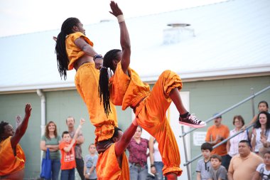 Kenya akrobatlar Limbo