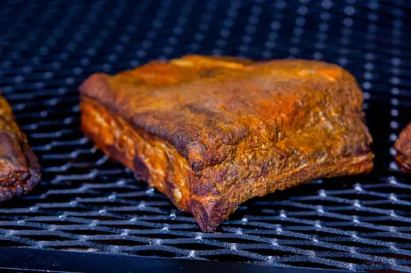 Κοντινό Πλάνο Του Κρέατος Στο Μπάρμπεκιου Grill Υψηλής Ποιότητας Φωτογραφία — Φωτογραφία Αρχείου