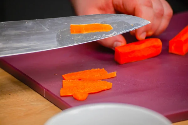 Verse Wortelen Keuken Van Dichtbij Snijden Hoge Kwaliteit Foto — Stockfoto