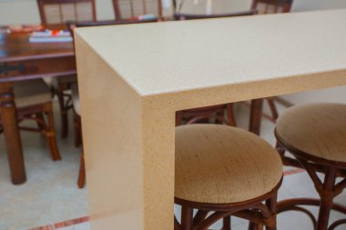 Yapay taştan yapılmış bir tezgah. Yüksek kalite fotoğraf