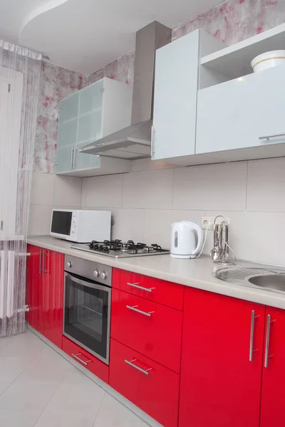 Luxe Keuken Rood Wit Hoge Kwaliteit Foto Rechtenvrije Stockafbeeldingen