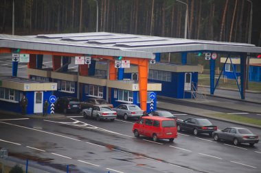 PRIVALKA, BELARUS - 15 Ekim 2013 Belarus-Litvanya sınırındaki Privalka kontrol noktası.