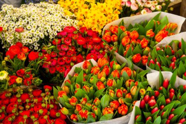 Satılık çiçekli bir sürü buket. Yüksek kalite fotoğraf