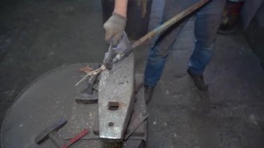 Demir ocağında çalışma süreci. Yüksek kaliteli FullHD görüntüler