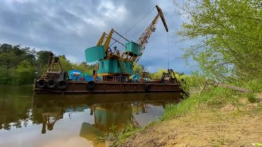 Timelapse of Floating dredger at work