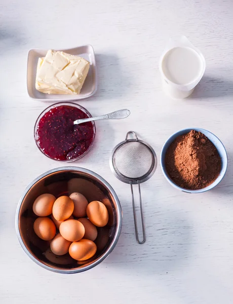 Ingredientes y herramientas para hacer un pastel — Foto de Stock