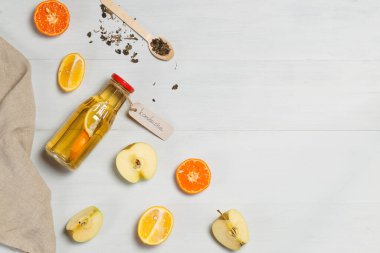 Süper yemek, kombu çayı, fermente edilmiş doğal ışık karbonatlı içecek. Susuzluğu mükemmel bir şekilde giderir, iyi metabolizmayı ve kilo vermeyi teşvik eder.