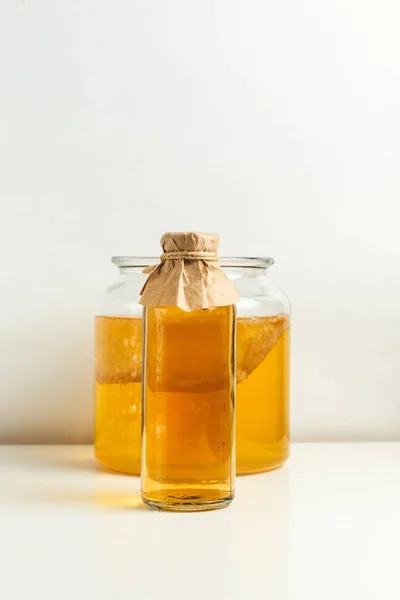 Süß Säuerliches Kohlensäurehaltiges Fermentiertes Kombucha Getränk Ein Gesunder Limonadenersatz Für — Stockfoto