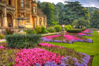 Güzel çiçek bahçeleri Tyntesfield House Wraxall Kuzey Somerset İngiltere İngiltere yaz güneşiyle renkli HDR Victoria konak yakın: