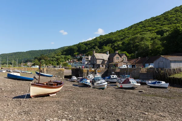 Лодки Porlock Womerset на побережье Exmoor Heritage Англия Великобритания летом на пути юго-западного побережья — стоковое фото