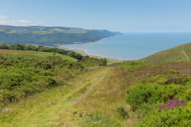 Güney Batı Sahili yolda Porlock Bay Somerset İngiltere İngiltere Exmoor yakınındaki ve batısında Minehead için Selworthy Beacon görüntüleyin