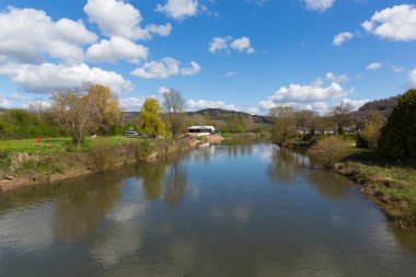 Nehir Wye Monmouth Galler İngiltere'de popüler turistik Şehir Köprüsü'nden Wye Valley view