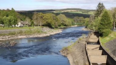 Pitlochry İskoçya İngiltere'de nehir Tummel ve balık güzel İskoç konuma merdiven