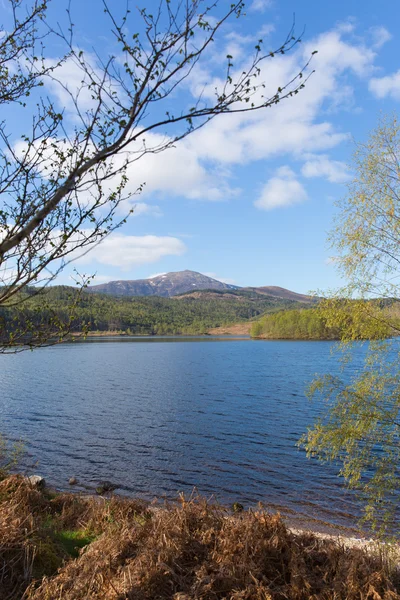 Prachtig meer van de Schotse Loch Garry Uk Schotland ten westen van Invergarry op de A87 ten zuiden van Fort Augustus en ten noorden van Fort William — Stockfoto