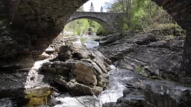 Güzel İskoçya İngiltere Invermoriston köprü nehir Moriston geçmeye 1813 Thomas Telford tarafından inşa ve Fort Augustus A82 üzerinde kuzeyinde yer alan turistik İskoç