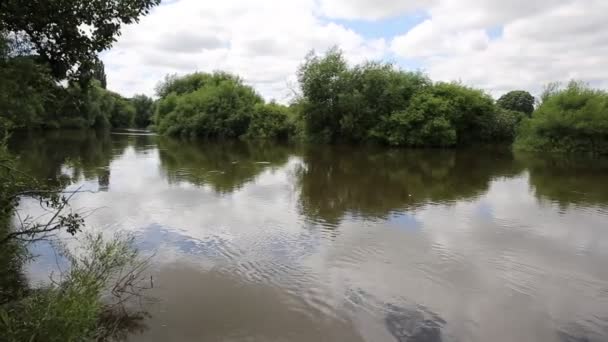 River Wye in Ross-on-Wye Herefordshire England uk a small market town located on the River Wye and on the edge of the Forest of Dean — Stock Video