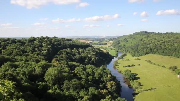 Krásný anglický venkov Wye Valley a řeky Wye mezi hrabství Herefordshire a Gloucestershire — Stock video