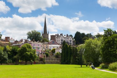 Ross-on-Wye England İngiltere'de meşgul Pazar şehir nehir Wye Doğum ve Dean orman kenarında yer