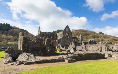 Tintern Abbey Monmouthshire Chepstow Galler Uk yakınındaki Cistercian Manastırı popüler turist hedefinin Harabeleri 