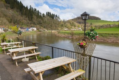 Nehir Wye Tintern Abbey Gloucestershire İngiltere ve Galler Monmouthshire arasında Wye Valley yakınındaki 