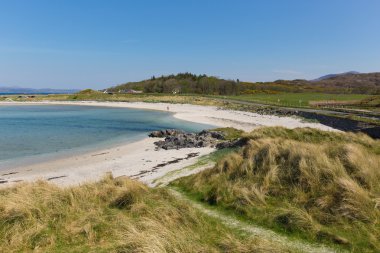 Portnaluchaig Arisaig Batı İskoçya İngiltere'de İskoçya Highlands masmavi Denizi ile kuzeyinde beyaz kum plaj