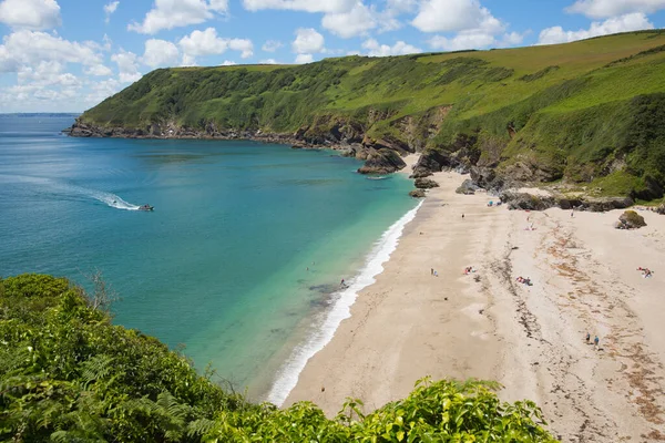 Lantic Bay plajı Cornwall İngiltere 'de Fowey ve Polruan yakınlarında turkuaz deniz ve kumlu plajla