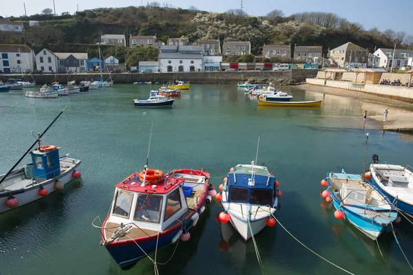 Porthleven Cornwall Lodě Krásném Cornwallském Přístavu Jihozápadní Anglie — Stock fotografie