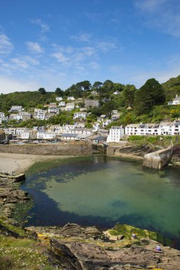 Polperro Cornwall İngiltere 'nin en güzel limanı yazın