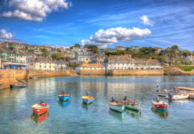 Roseland Yarımadası Limanı 'ndaki St Mawes Cornwall tekneleri İngiltere renkli HDR