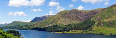 Lake district panorama buttermere lake district cumbria İngiltere İngiltere güzel güneşli yaz gününde
