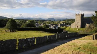 Hawkshead Göller Bölgesi Milli Parkı İngiltere İngiltere william için bilinen bir güzel güneşli yaz gün popüler turistik köyüne wordsworth ve beatrix potter