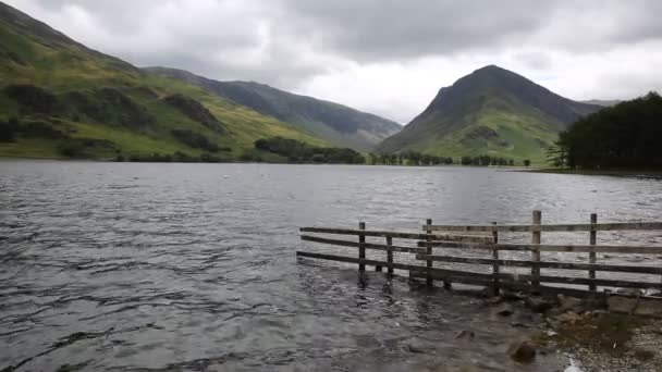 Olas en Ennerdale Water Lake District Parque Nacional Cumbria Inglaterra Reino Unido — Vídeos de Stock