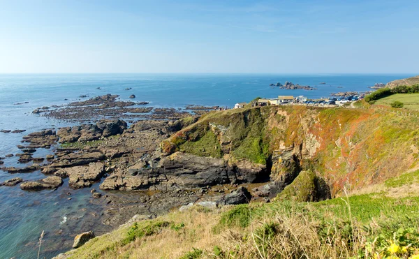 Le lézard Cornouailles Angleterre Royaume-Uni au sud de Helston en été sur une journée calme ciel de mer bleue — Photo