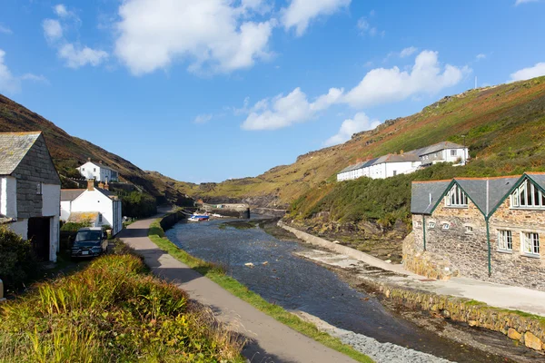 Boscastle řeka valenci severní cornwall mezi bude a tintagel Anglie uk na krásné slunné modré obloze den — Stock fotografie