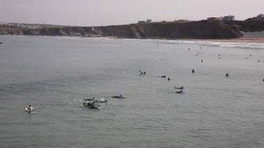 Sörfçü Newquay Towan beach Kuzey Cornwall İngiltere İngiltere