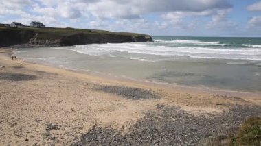 Treyarnon Bay Cornwall İngiltere'de İngiltere'de Cornish kuzey kıyısında güneşli mavi gökyüzü gün Pan Padstow arasındaki Newquay