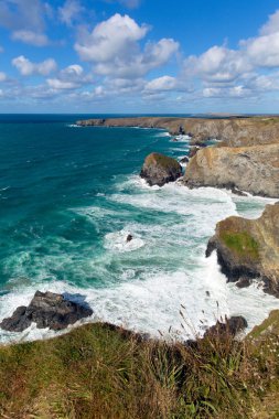 Newquay yakınındaki Bedruthan adımları Cornwall İngiltere'de İngiltere'de Cornish Kuzey Sahili