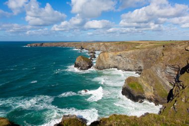 Newquay yakınındaki Bedruthan Cornwall İngiltere'de İngiltere'de Cornish Kuzey Sahili