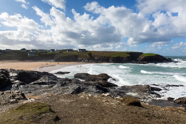 Treyarnon Bay Cornwall Inglaterra Reino Unido Cornualles costa norte entre Newquay y Padstow en un soleado día de cielo azul —  Fotos de Stock