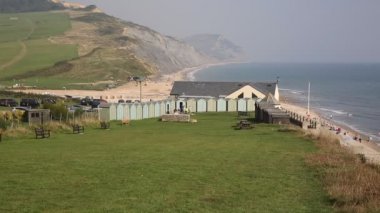 Charmouth Dorset İngiltere Lyme Körfezi'ne bakan sahil ve güney batısında yol sahil