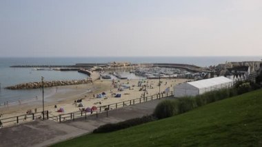 Lyme Regis plaj ve liman Dorset İngiltere İngiltere Lyme Bay