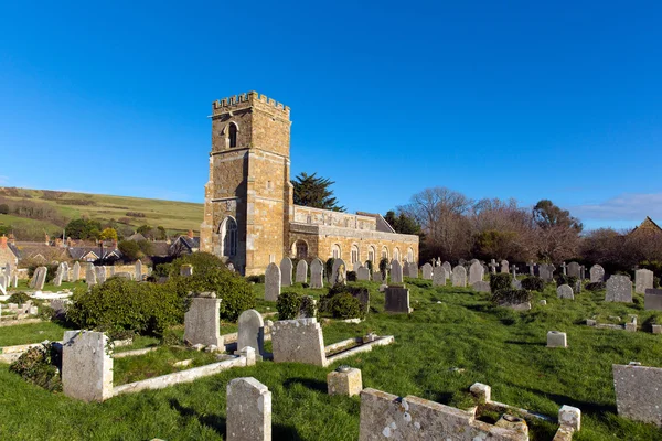 Abbotsbury iglesia de San Nicolás Dorset Reino Unido en el pueblo conocido por su swannery, jardines subtropicales y edificios históricos de piedra en la Costa Jurásica —  Fotos de Stock
