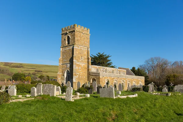 Abbotsbury iglesia de San Nicolás Dorset Reino Unido en el pueblo conocido por su swannery, jardines subtropicales y edificios históricos de piedra en la Costa Jurásica — Foto de Stock