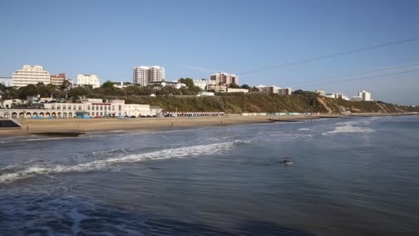 Plaża Bournemouth Uk Anglia Dorset niedaleko Poole, znana z pięknych piaszczystych plaż Pan — Wideo stockowe