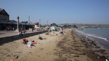 Swanage beach Dorset İngiltere İngiltere dalgalar kıyıya yakın yerde Poole ve Bournemouth Jurassic Coast bir dünya mirası popüler Güney sahil turizm Doğu ucundaki üzerinde