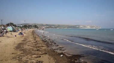 Swanage beach Dorset İngiltere İngiltere dalgalar kıyıya yakın yerde Poole ve Bournemouth Jurassic Coast bir dünya mirası popüler Güney sahil turizm Doğu ucundaki üzerinde