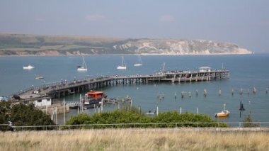Swanage liman ve İskele ile deniz ve Sahil güzel yaz gününde Dorset İngiltere'de İngiltere'de