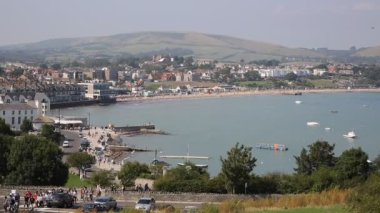 Swanage şehir ve bay Dorset İngiltere İngiltere güney kıyısında Poole ve Bournemouth yakınındaki görünümünü