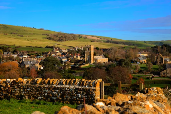 英国在农村设置 Abbotsbury 赛特英语村 — 图库照片